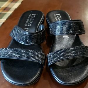 NWOT Italian shoemaker Black Short Wedge -